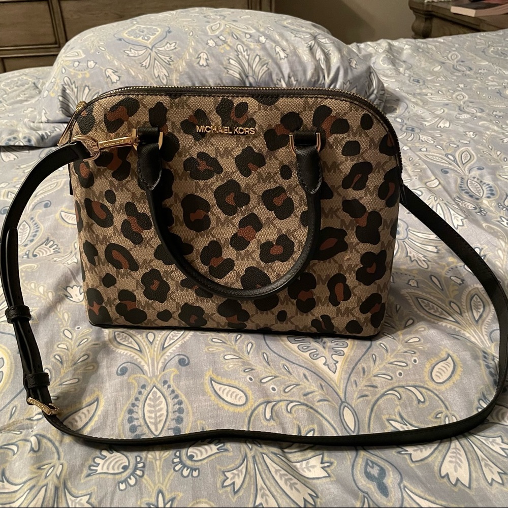 Micheal Kors Crossbody